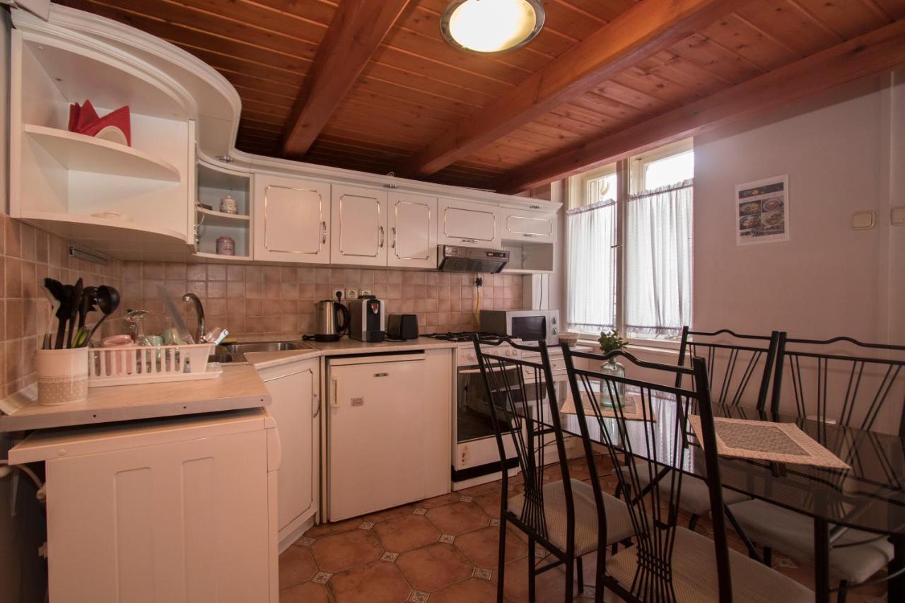 Belvarosi Vintage Apartman A Setaloutcan Miskolc Exterior photo