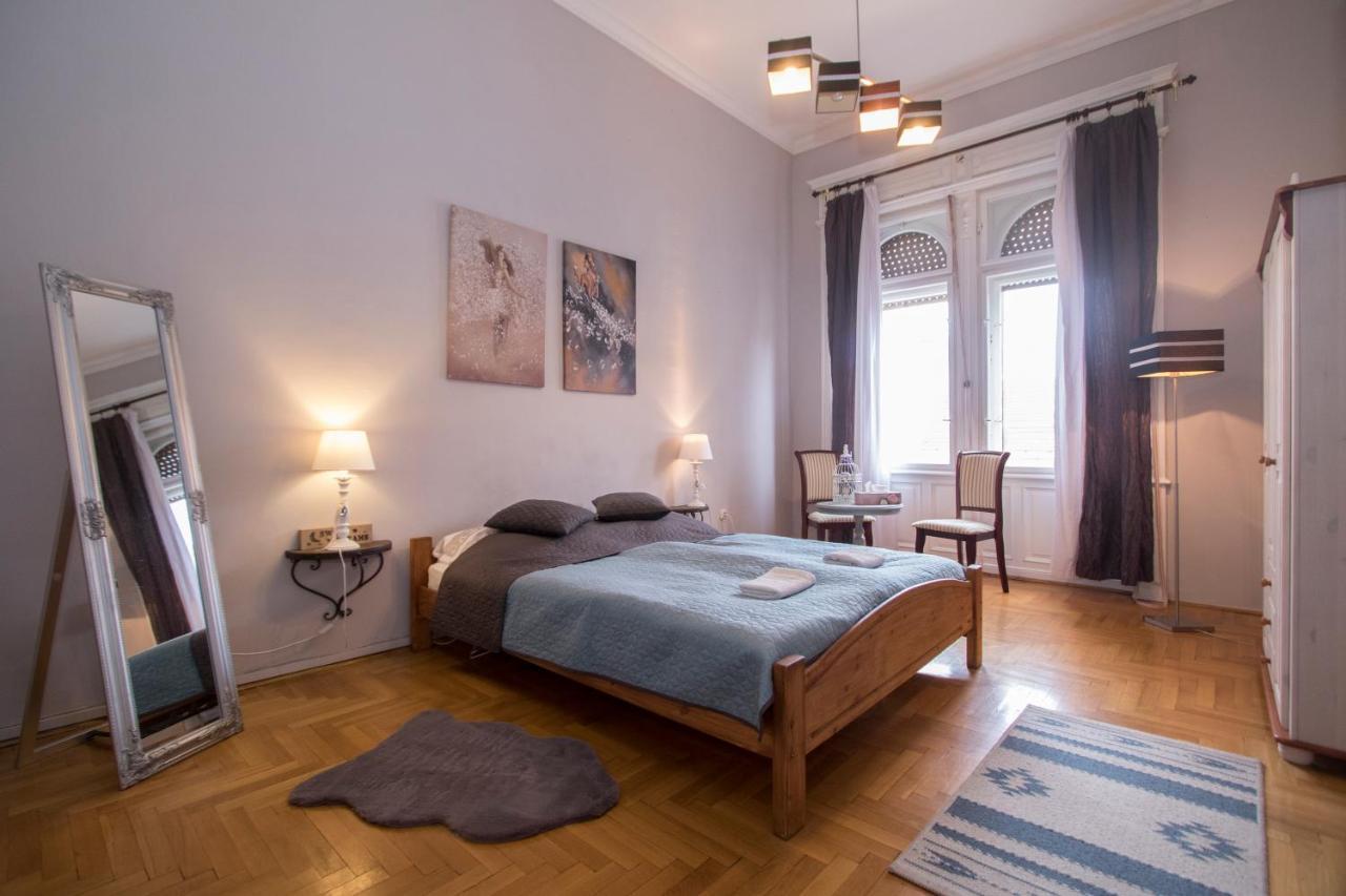 Belvarosi Vintage Apartman A Setaloutcan Miskolc Exterior photo