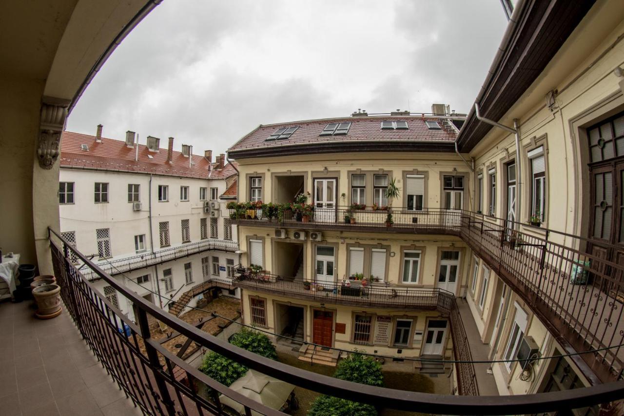 Belvarosi Vintage Apartman A Setaloutcan Miskolc Exterior photo